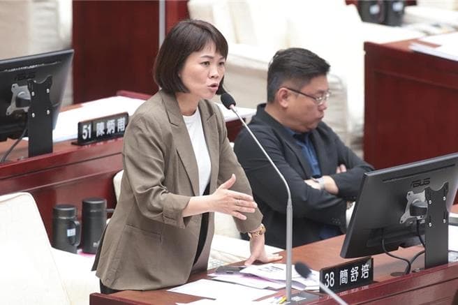 金華校長拍片澄清  簡舒培扯周子瑜  藍轟：真當台北市民好騙？（新聞配圖）