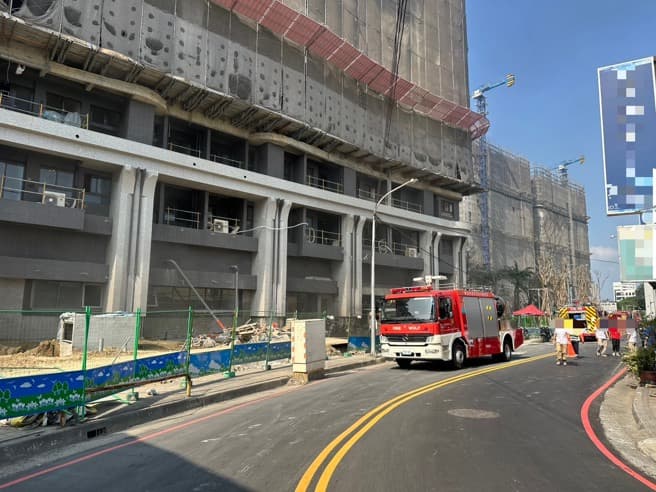 新北新建案工地驚傳火警！ 地下5樓「濃煙瀰漫」（新聞配圖）