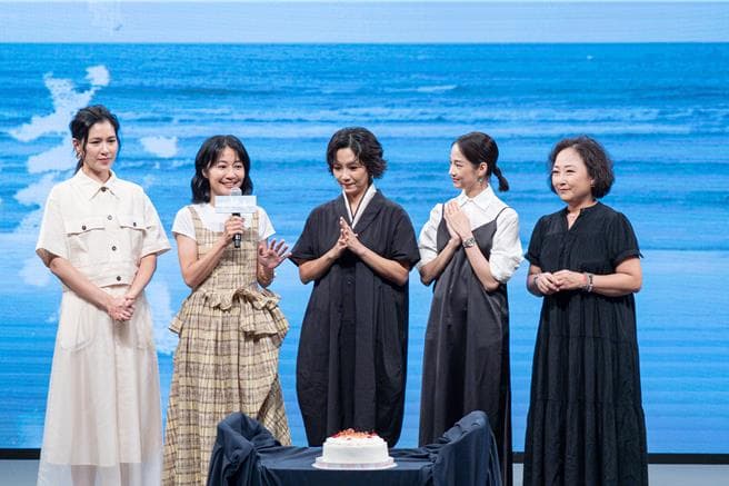 新戲首映變「集體慶生派對」!女星被逼問婚事 她跳出解圍:沒有比較好(新聞配圖)