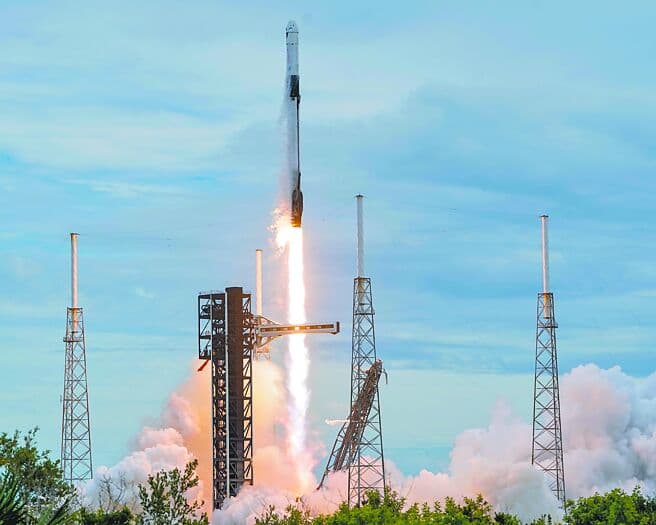 僅花7小時55分抵太空站 SpaceX太空船創紀錄(新聞配圖)