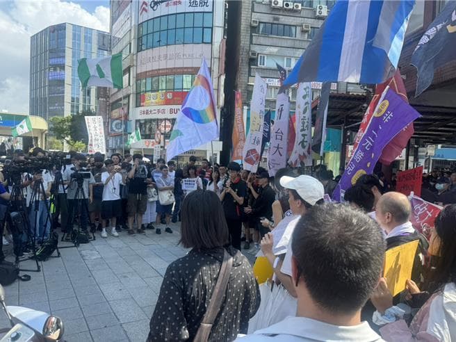 搜西門町同志酒吧酸「殘障做愛」 萬華警爆衝突遭申誡(新聞配圖)