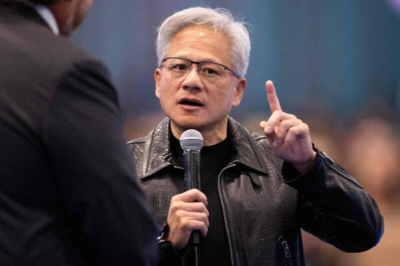 不認同AI發展「踩煞車」！黃仁勳再駁失控論：只是軟體而已（新聞配圖）