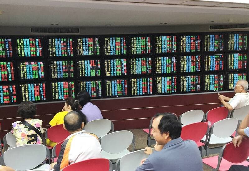 股民最怕時刻來了!25年來罕見 美債殖利率反超標普500(新聞配圖)