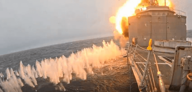 英美擊沉演習很有趣 標六飛彈拿來反艦、MK48魚雷送「派里級」上路(新聞配圖)