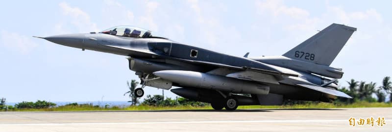 好事多磨 二架F-16 BLK 70戰機飛抵志航基地(新聞配圖)