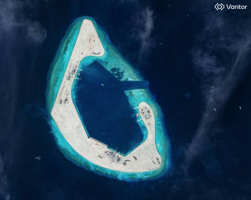 中國羚羊礁趕工建跑道 衛星照揭南海軍事野心（新聞配圖）