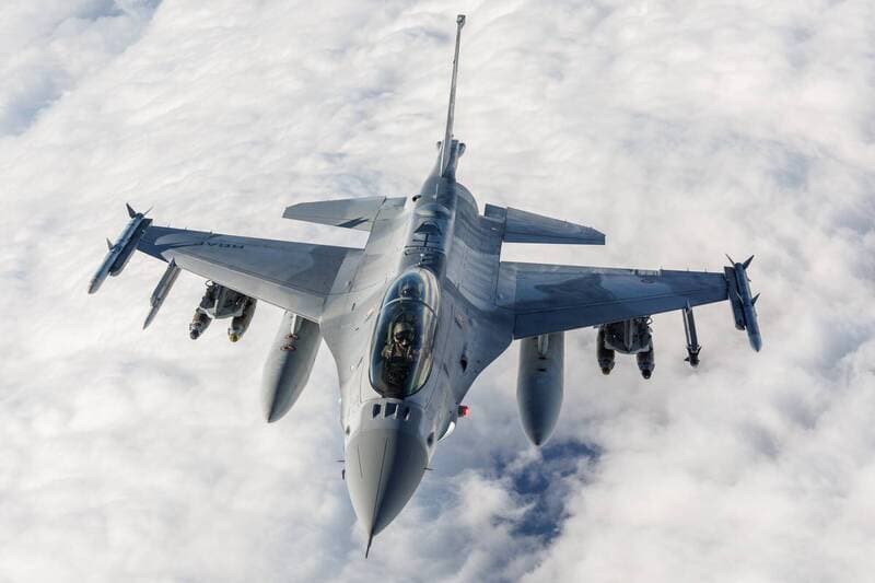 F-16 BLK70開啟「野獸模式」 單機可掛10枚飛彈轟翻來犯敵機(新聞配圖)