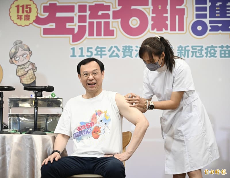左流右新首日接種均超越去年! 流感26.6萬人、新冠近10萬人(新聞配圖)