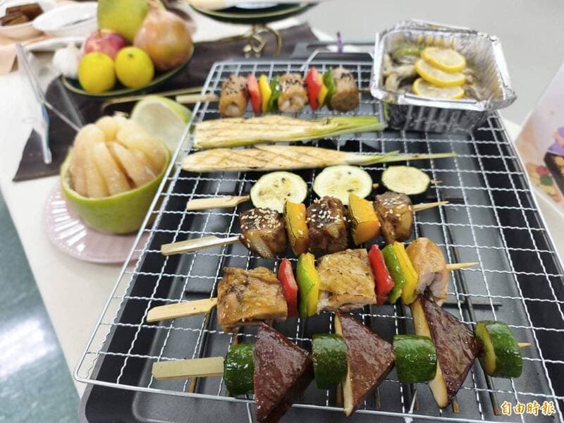 國三兒揪同學回家烤肉 人人主動掏參加費 網讚爆:家教太好(新聞配圖)