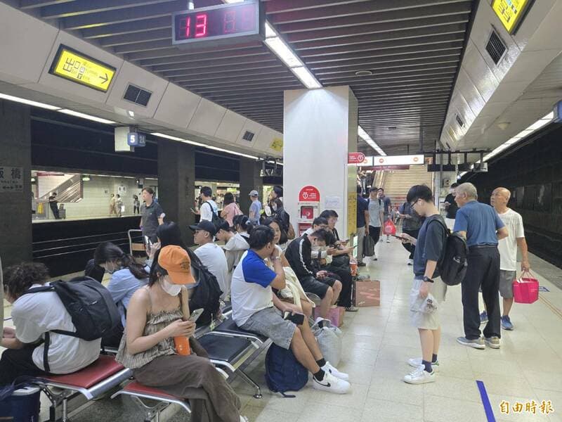 連假收假日返工！ 高鐵「新竹以南」北上人潮下午漸湧現（新聞配圖）