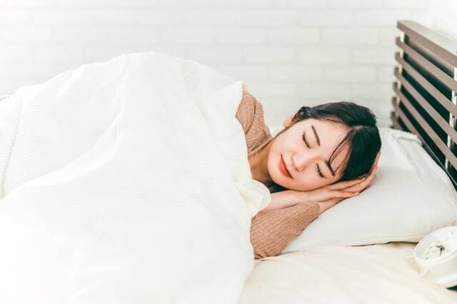 睡覺不關燈恐奪命？研究：中風風險暴增33％ 心臟病發機率大增（新聞配圖）