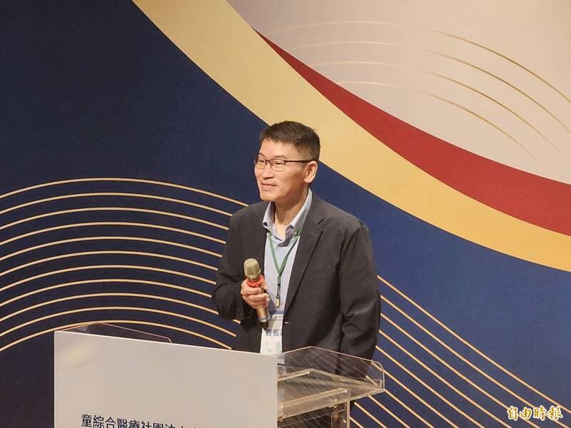 童綜合醫院新任院長侯明志布達！梁文傑南下祝賀「偷臭」柯文哲？（新聞配圖）