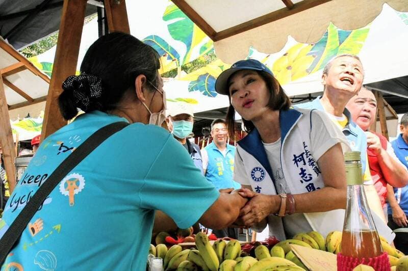 北有萬安丟甘蔗、南有志恩嫌香蕉 橫批網笑翻(新聞配圖)