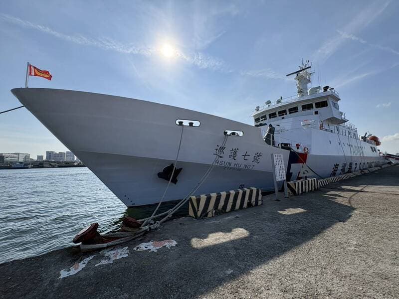 海巡署巡護七號遠航60日返回高雄港 跨越雙公約海域守護台灣漁權(新聞配圖)