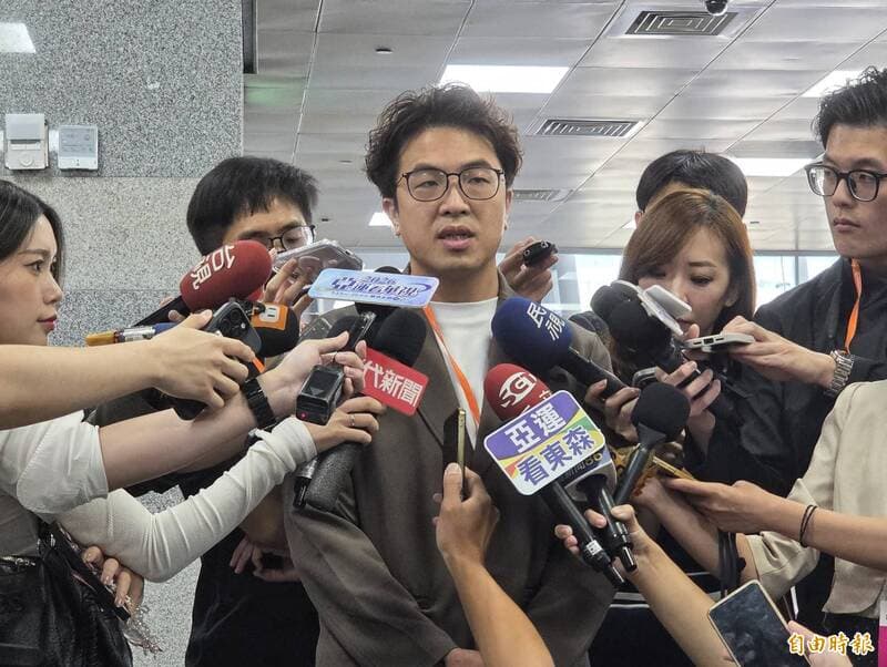 再遇「伯起哥」獲「真心支持」！沈伯洋：民主社會互相討論是好事（新聞配圖）