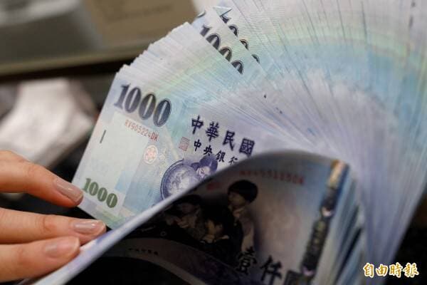 普發現金1萬元 行政院首度鬆口:目標明年農曆年前發放(新聞配圖)
