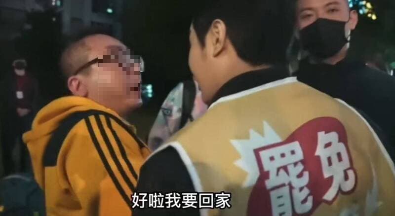 咒沈伯洋女兒丟工作!男子被爆是大罷免鬧場人士 當時影片曝光(新聞配圖)