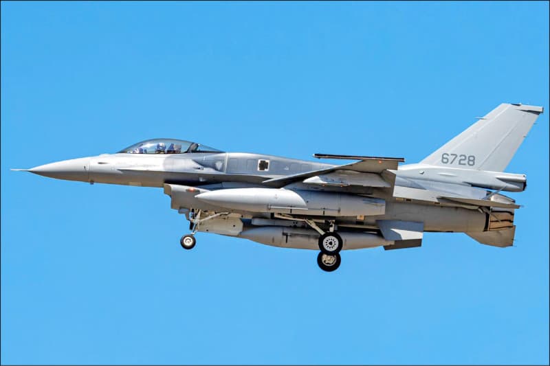首批F-16V BLK70今抵台》學者：戰機結合無人機 未來空戰趨勢（新聞配圖）