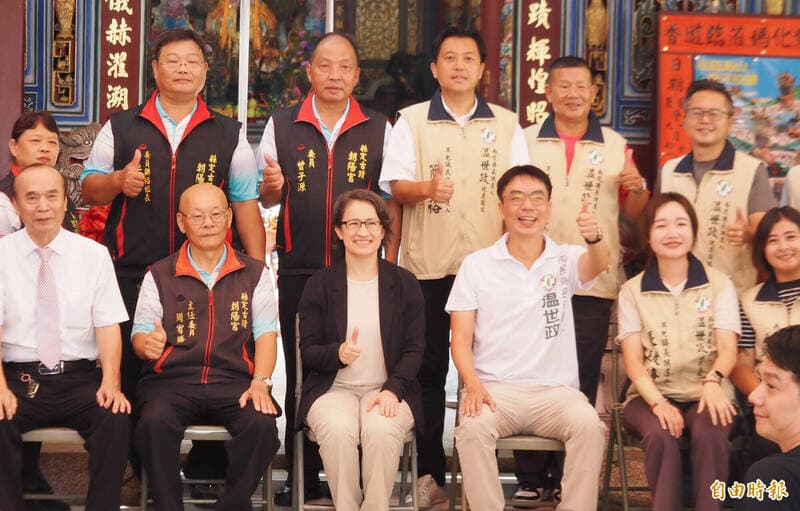 蕭美琴拜朝陽宮 挺「草屯狀元」温世政、「草屯女兒」張媛婷(新聞配圖)