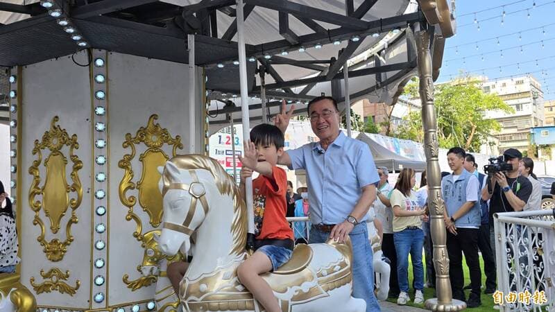 李四川拋育嬰留停補足薪資 競總打造旋轉木馬、親子友善空間亮相(新聞配圖)