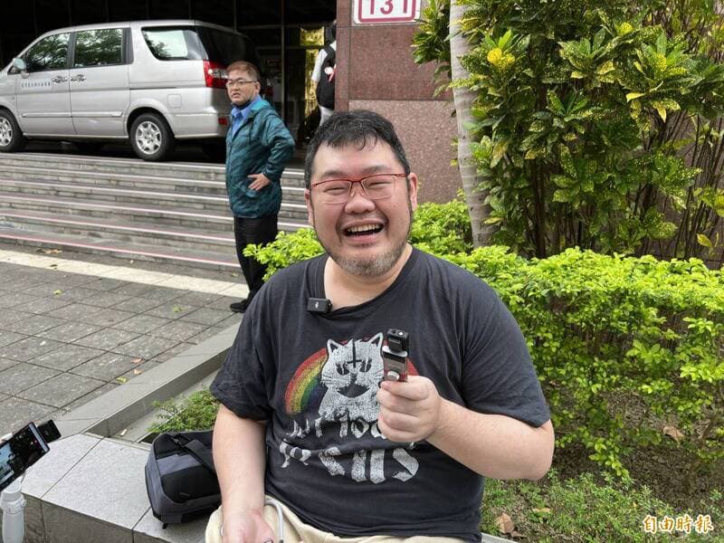 彭文正隔海邀沈伯洋公開辯論!四叉貓一句「建議在台灣」掀網友熱議(新聞配圖)