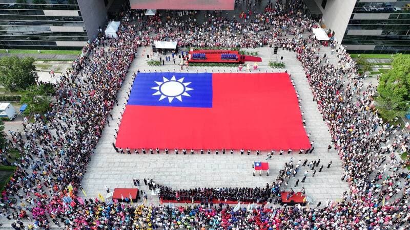 台中今年國慶有亮點！無人機凌空展旗、搭地面巨幅國旗進場（新聞配圖）