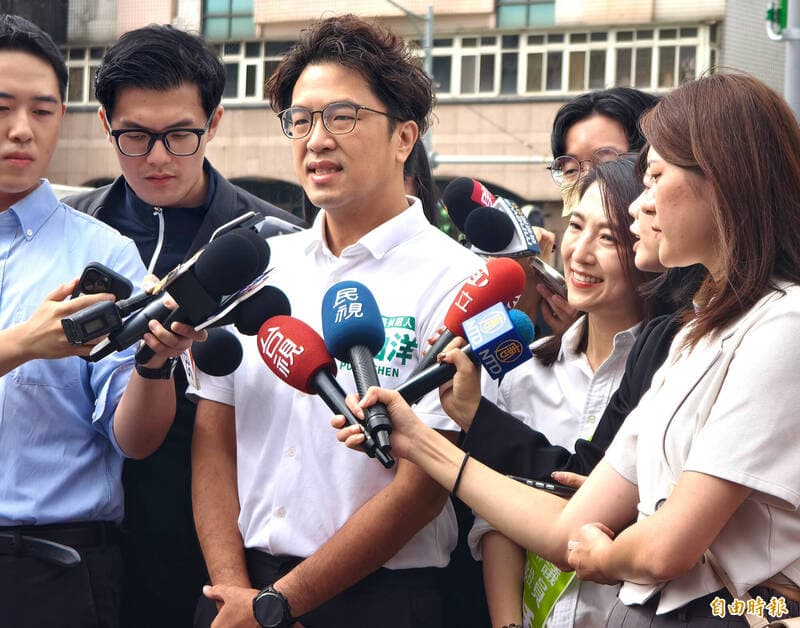王鴻薇要告發卓榮泰秀「洋流船員證」 沈伯洋:要看清楚條文(新聞配圖)