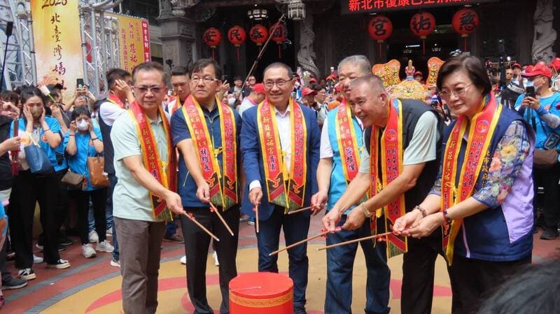 新莊慈祐宮信眾踩街起駕 建廟340週年捐贈復康巴士(新聞配圖)