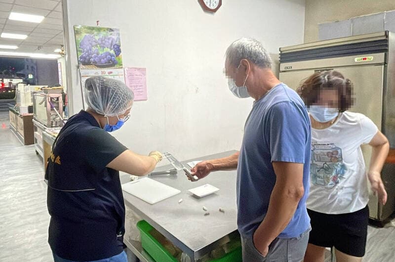 台中火雞肉飯店疑爆食安 8人不適、3歲女童狂吐送急診（新聞配圖）