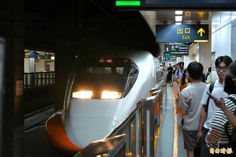 林健正專區》中秋高鐵擠爆之後:從台北—台中穿梭區間車到取消固定自由座車廂芻議(新聞配圖)