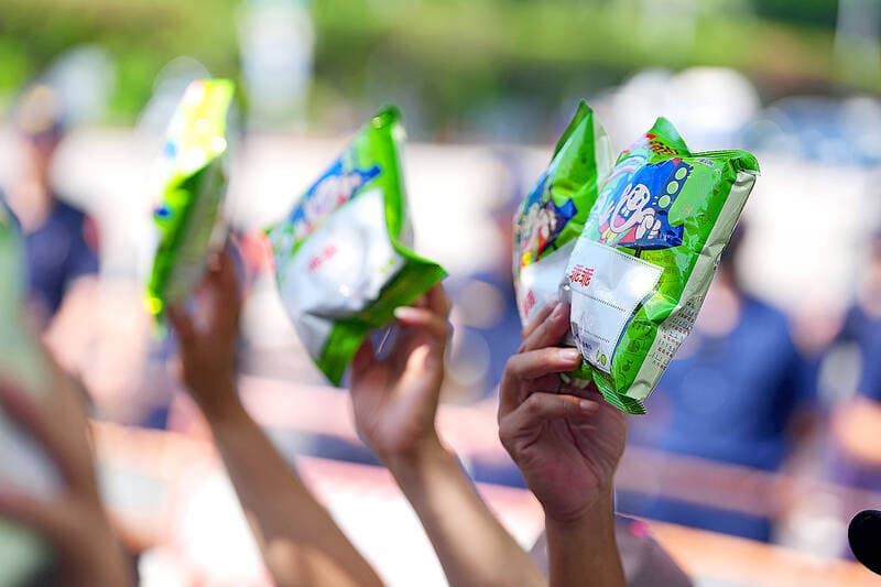 Workers at Taiwan snack maker Kuai Kuai extend strike over relocation（新聞配圖）