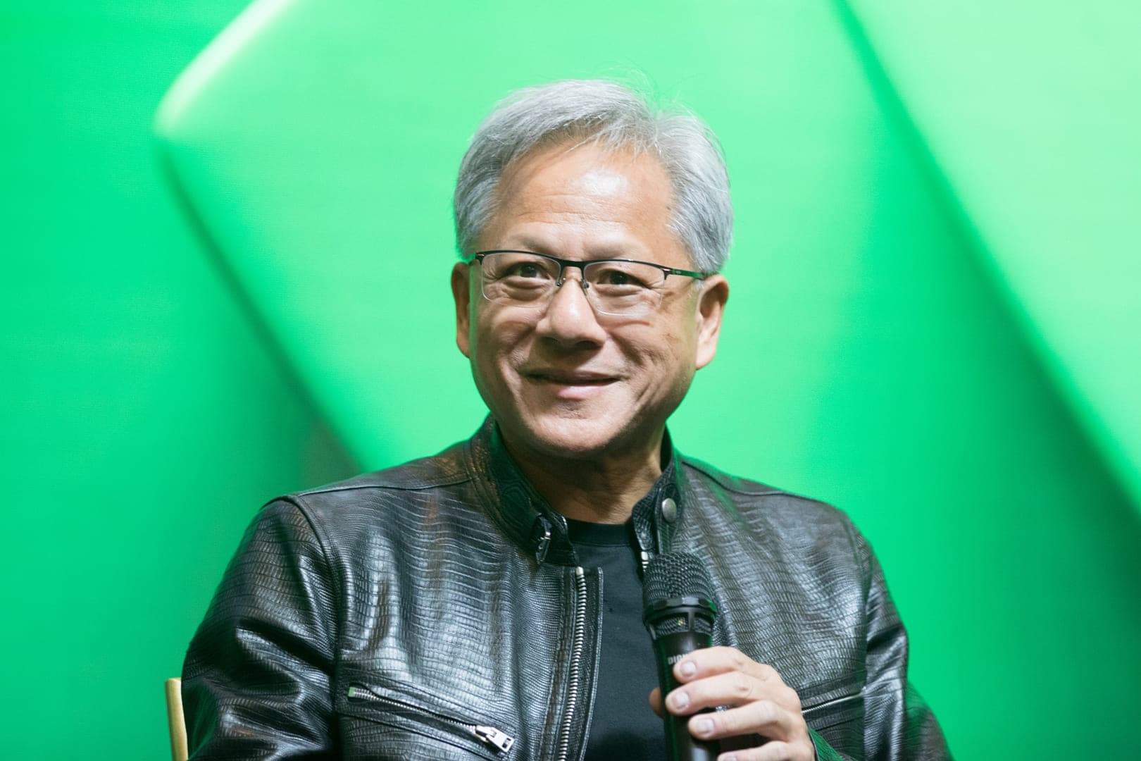 AI 巨頭白宮閉門會議爆交鋒,黃仁勳當面質疑 Anthropic 執行長「危言聳聽」(新聞配圖)