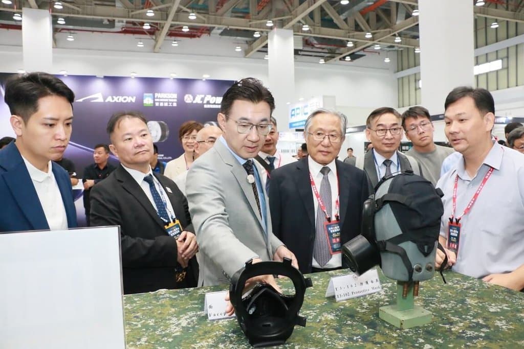 江啟臣台中AI應用展提生態系　何欣純促無人載具中心（新聞配圖）