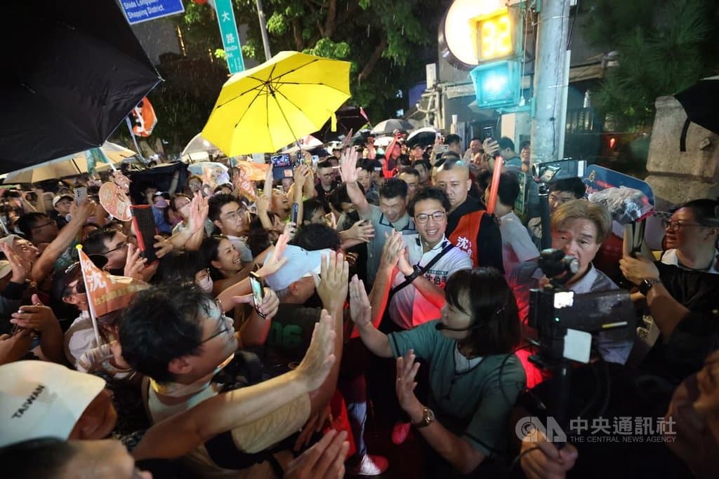 沈伯洋赴師大夜市拜票 盼支持民眾消費挺店家(新聞配圖)
