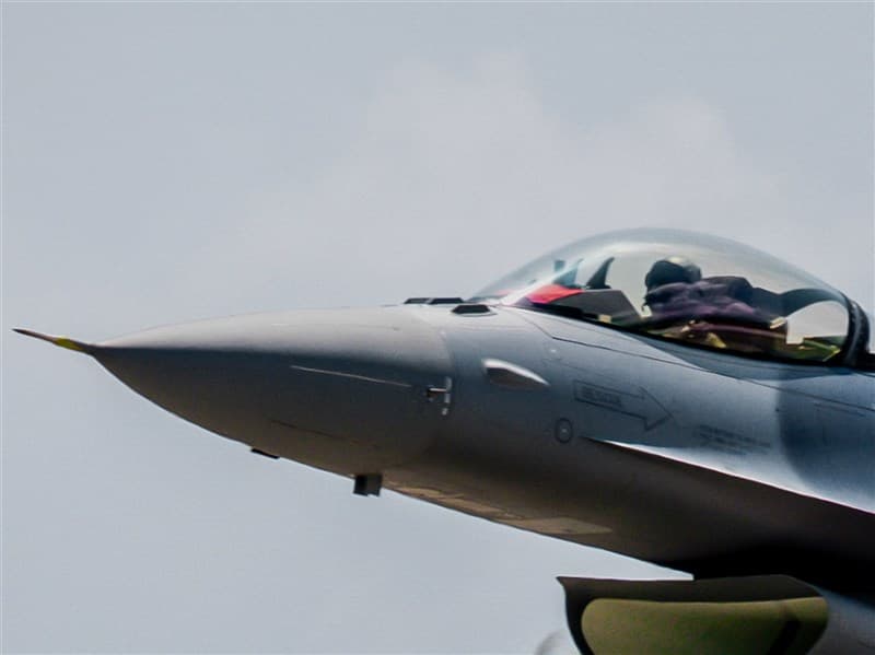 首批2架F-16V blk70降落台東志航基地 台美共同點交(新聞配圖)