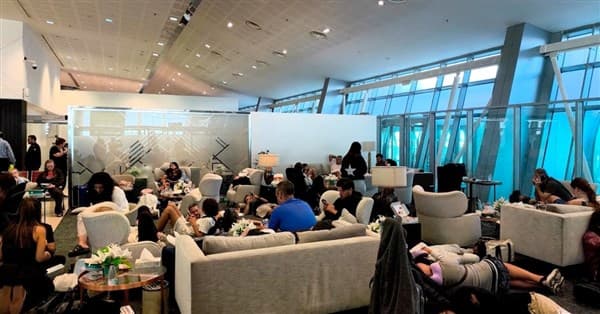杜拜航空駕駛艙爆喋血案一度急墜 乘客憶驚恐瞬間(新聞配圖)
