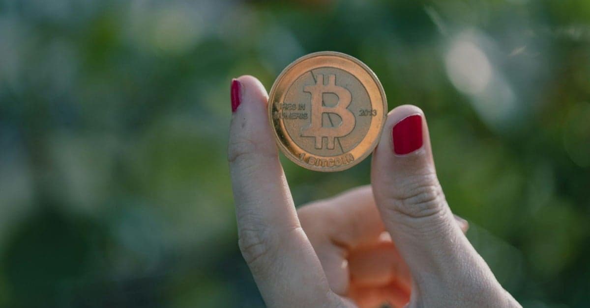 2027年小資族買股票還是加密貨幣?破解4個迷思(新聞配圖)