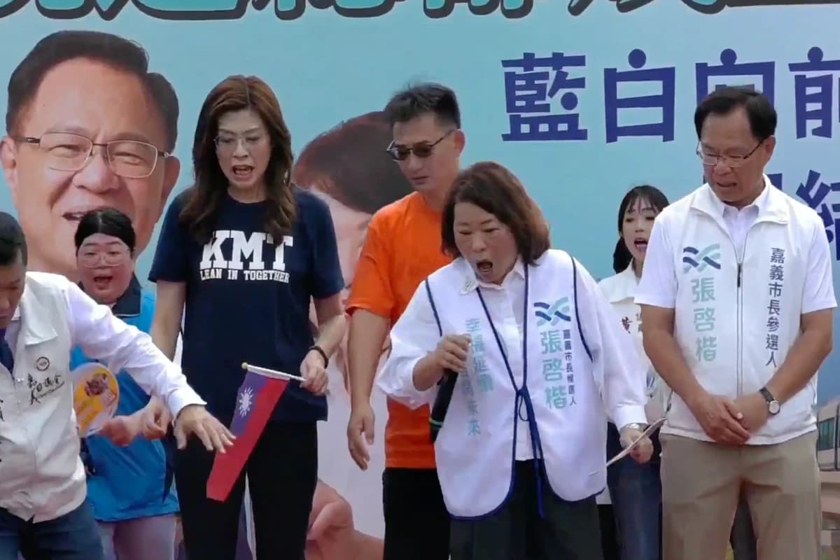 張啓楷嘉義市成立競總爆意外 藍黨部主委突昏倒摔落舞台(新聞配圖)