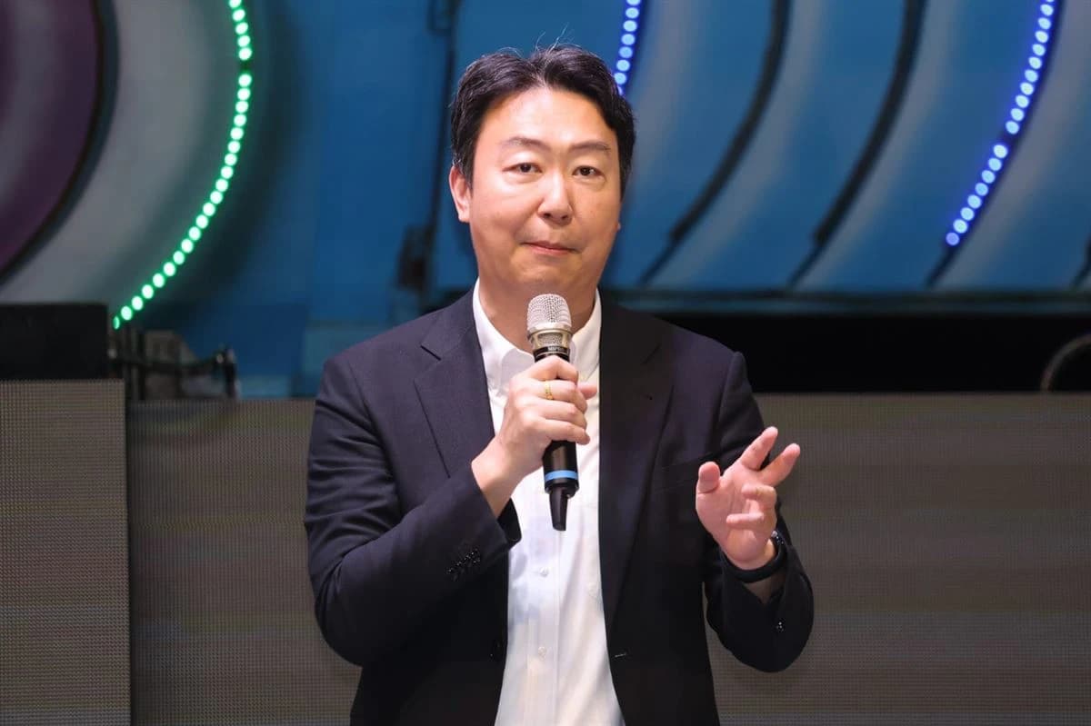 中秋連假運輸塞爆　陳世凱「人在德國」挨轟：機上Wi-Fi都有掌握（新聞配圖）