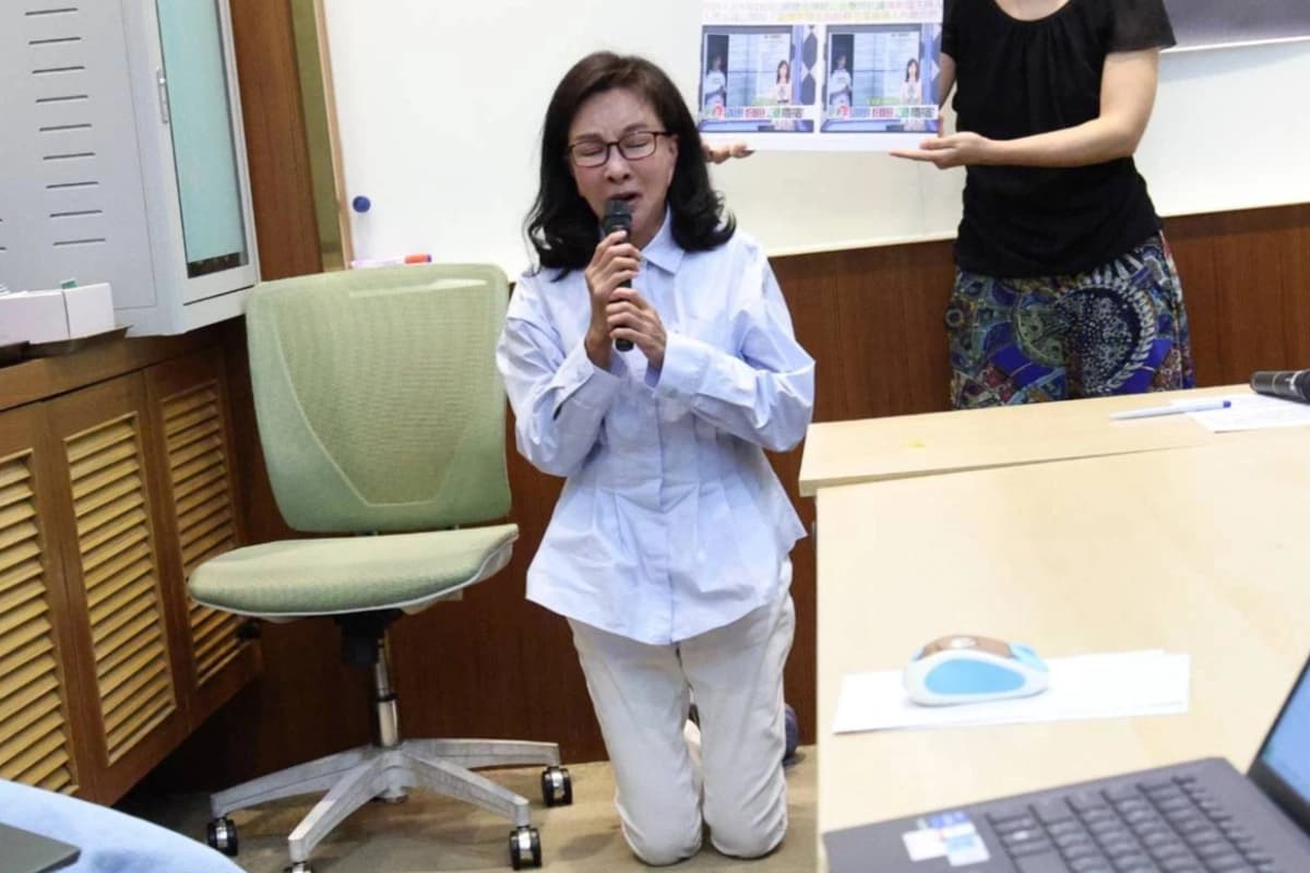 不滿周玉蔻、蔡玉真輕判 張淑娟淚崩下跪求司法還公道(新聞配圖)