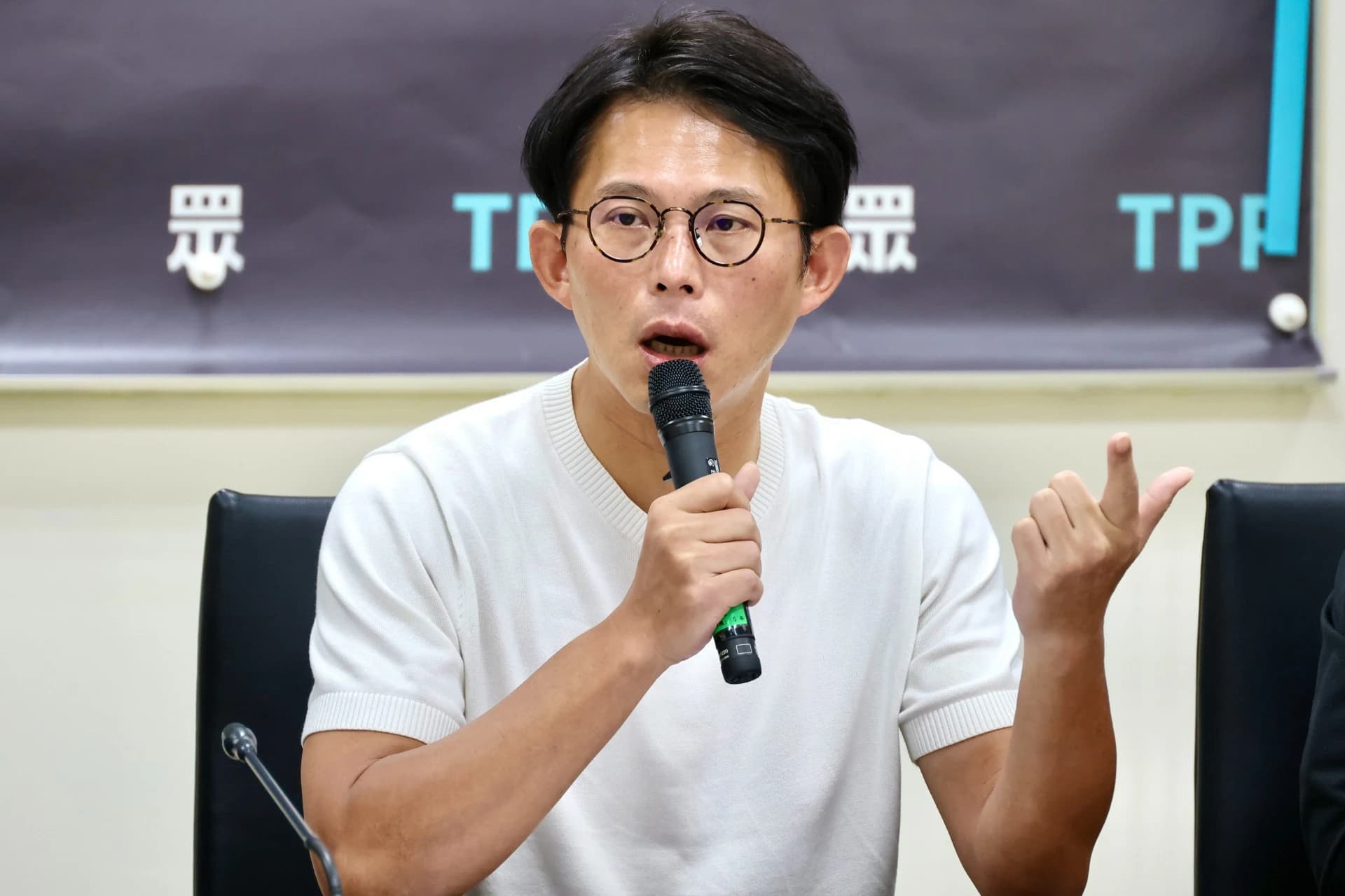 黃國昌轟查賄標準模糊 點名黃世杰「拿公帑造勢」(新聞配圖)