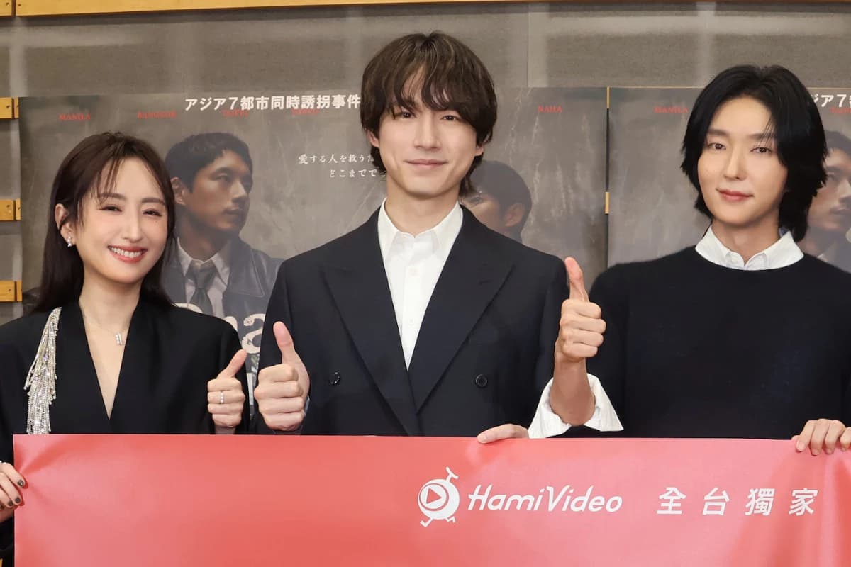 《綁架遊戲》東京首映會李準基教坂口健太郎比愛心萌翻 柯佳嬿深V洋裝亮相透露接演緣由超爆笑(新聞配圖)