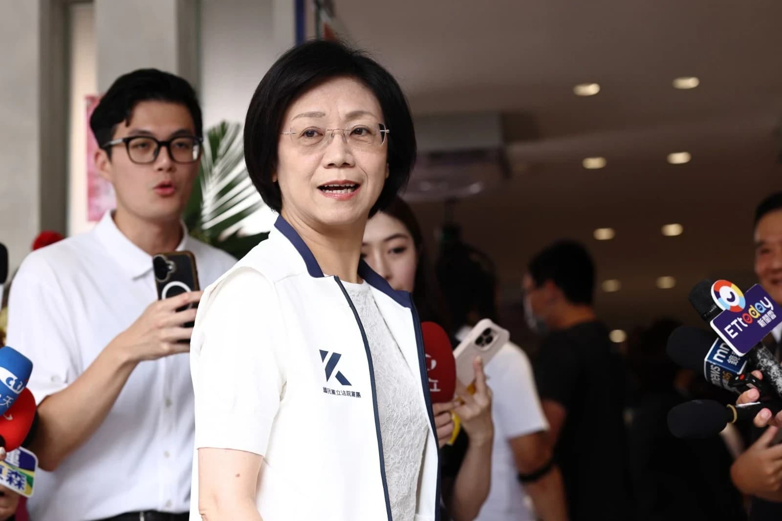 卓榮泰怨9月未領到薪水 翁曉玲怒譙:覺得委屈嗎? | LIFE生活網(新聞配圖)