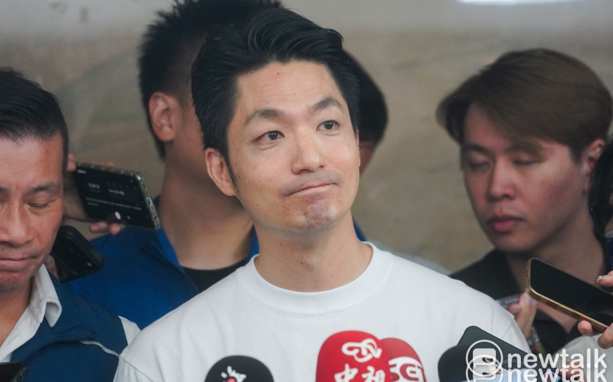 反毒發文被嗆留言破38萬!蔣萬安:怎麼刪?蔣競辦秀證據稱機器人所為(新聞配圖)