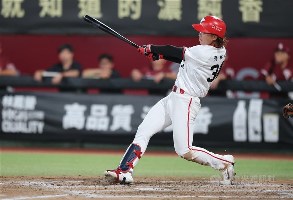 張祐銘果斷出棒連2戰開轟 扛指定打擊更能清楚思考策略(新聞配圖)