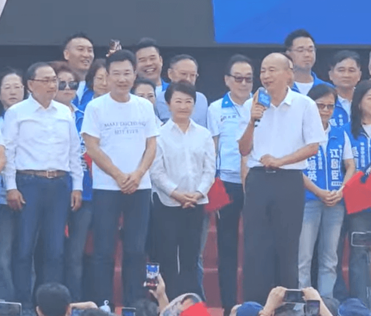 今年輔選處女秀給了江啟臣 韓國瑜:絕不跟有頭髮的男人比帥(新聞配圖)