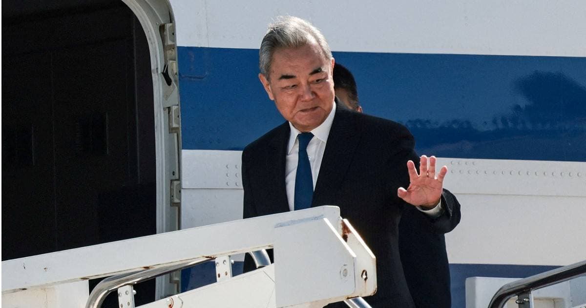 陸外長王毅見日本前外相岩屋毅 點名高市早苗涉台言論:應盡快糾正(新聞配圖)