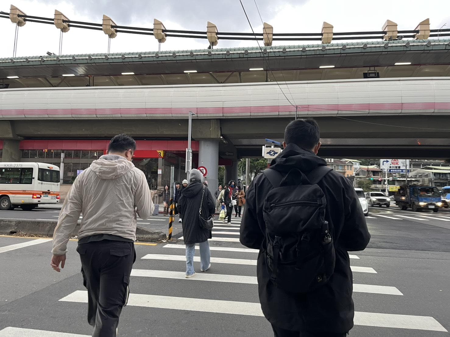 薄長袖準備!下週轉涼「低溫探18度」 國慶天氣出爐(新聞配圖)