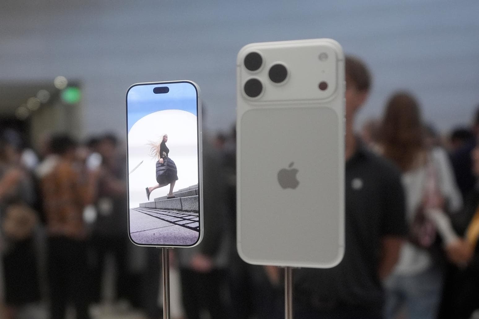iPhone用戶全做錯!滑掉背景App能省電?官方闢謠:更耗電(新聞配圖)