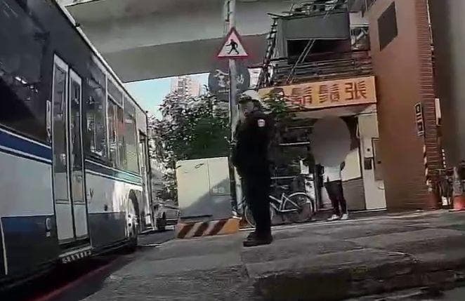 新店客運「載著男屍跑」遭開罰道歉　亡者悲傷故事曝（新聞配圖）